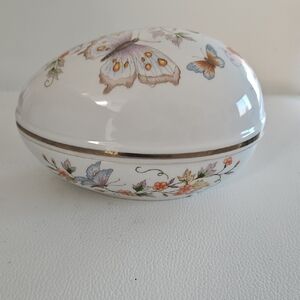 Vintage 1974 Avon Butterfly Fantasy Treasure Egg Trinket Box